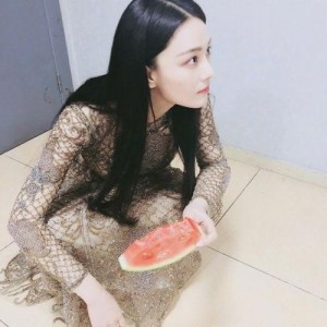 吃瓜裙分享,揭秘吃瓜裙背后的時尚潮流與社交現(xiàn)象